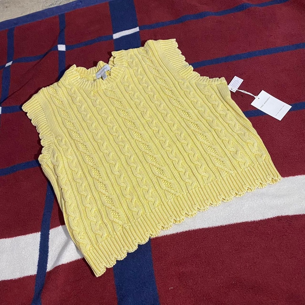 Free Assembly Women's Scalloped Cable Knit Cotton Yellow sweater vest L NWT